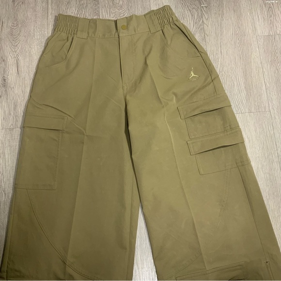 New Nike Jordan Chicago Women’s Heavyweight Cargo Pants Brown Kelp Oversized Fit - Picture 3 of 15